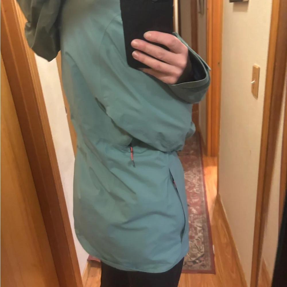 Burton Women's AK Gortex Ski Jacket - M Excellent condition - Picture 2 of 9